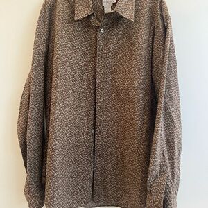 Cool trippy pattern shirt! Vintage age but super good condition.